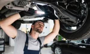 addetto che controlla l'asse per la convergenza